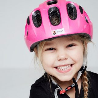 HELM ERINNERN - UND NAME DRAUF! ⛑️
⠀⠀⠀⠀⠀⠀⠀⠀⠀
Für Radfahrer ist der Helm wichtig - deshalb muss es auch in der Garderobe halt klar liegen! Sowohl zu Hause, in der Kita und der Schule. Mit unseren Namensetiketten kannst Du Helme mit Namen deutlich markieren 🚴‍♀️🚴‍♀️
⠀⠀⠀⠀⠀⠀⠀⠀⠀
#ikastetikett #labelyourself #namensetiketten #namensaufkleber #nameinderkleidung #nameaufhelm