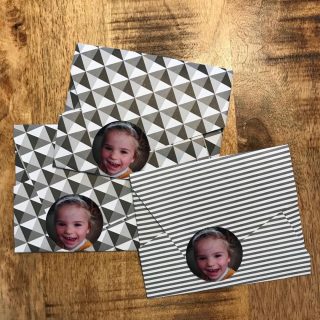 Personalisierte Einladungen sind sehr populär 🎯
⠀⠀⠀⠀⠀⠀⠀⠀⠀
Online kannst Du Aufkleber mit eigenem Foto gestalten und danach auf Einladungen einfach draufkleben. So süß 💌💌
⠀⠀⠀⠀⠀⠀⠀⠀⠀
#ikastetikett #labelyourself #personalisierteeinladungen #kindergeburtstag #kindergeburtstagstema #geburtstagsfeier #geburtstag #feier